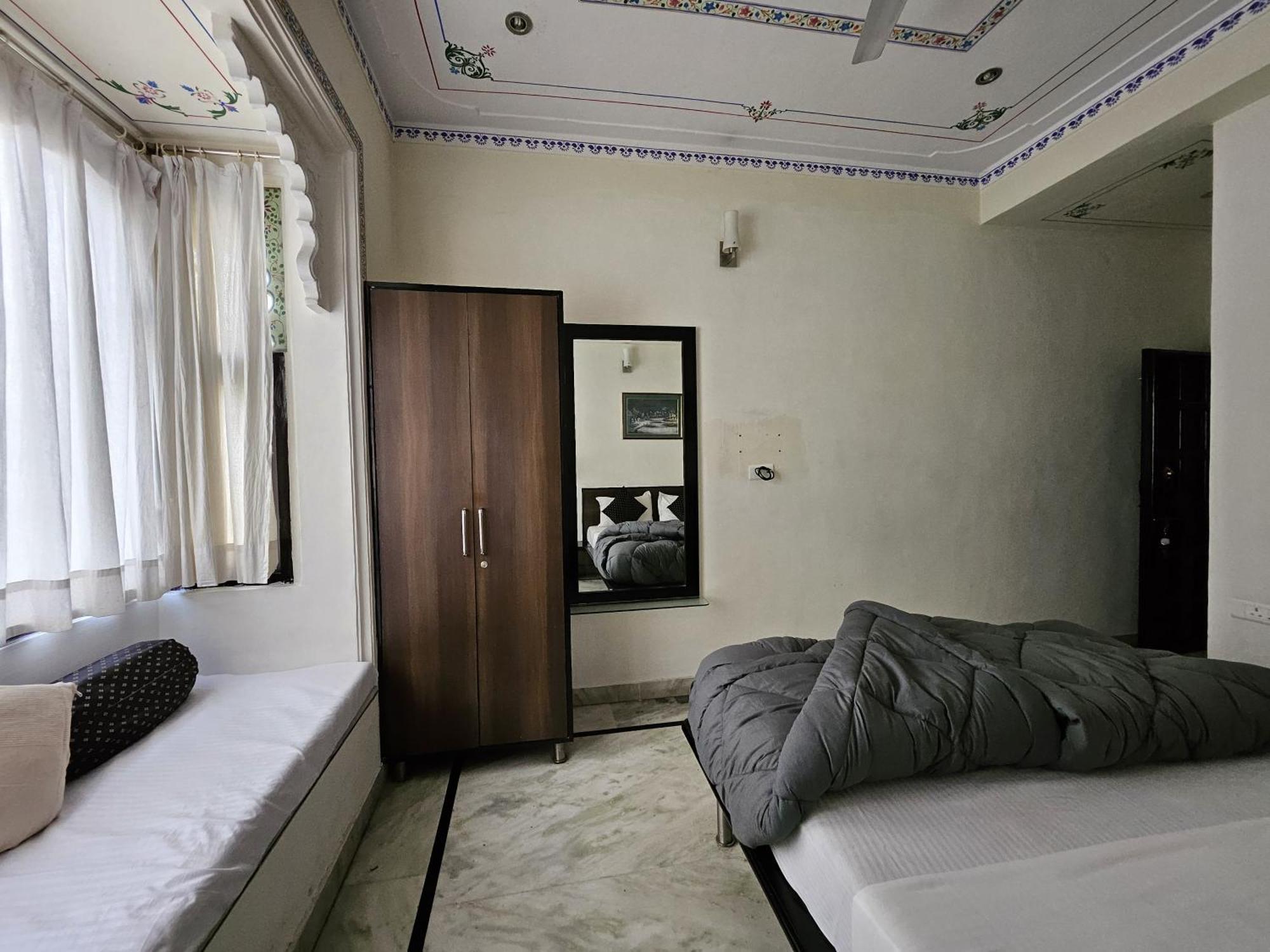 Madpackers Udaipur Hostel Exterior photo